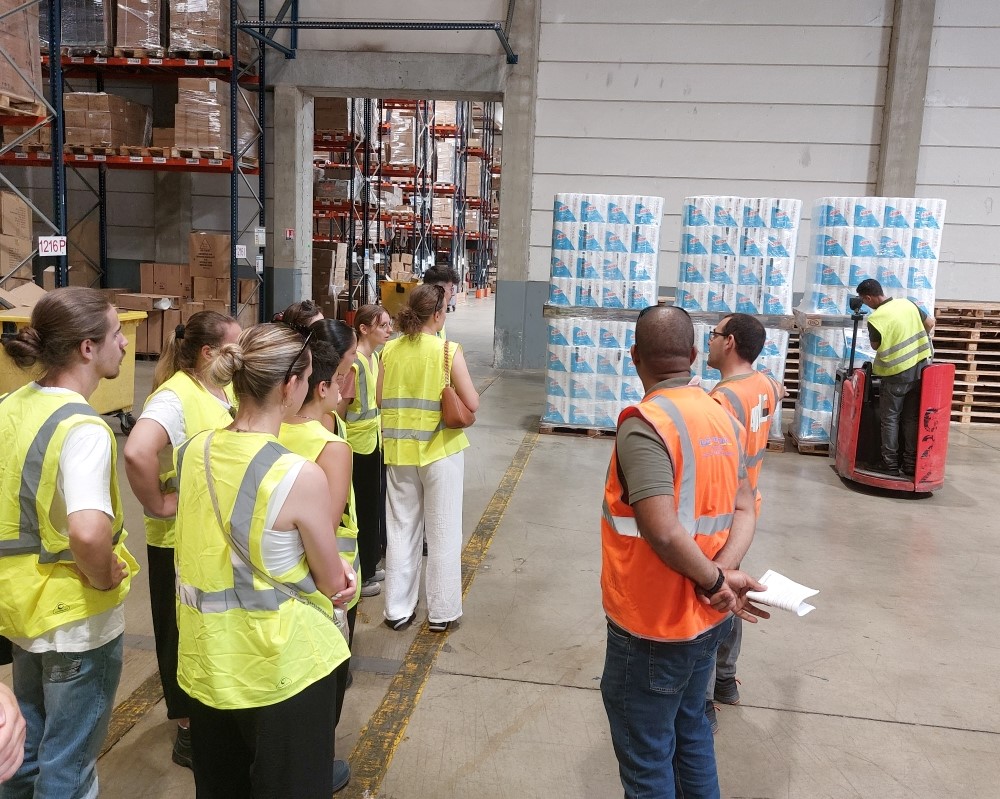 Visite du site de LOMAK (Miramas) par les étudiants de 3°année de BUT Packaging, Emballage et Conditionnement et leur équipe pédagogique.