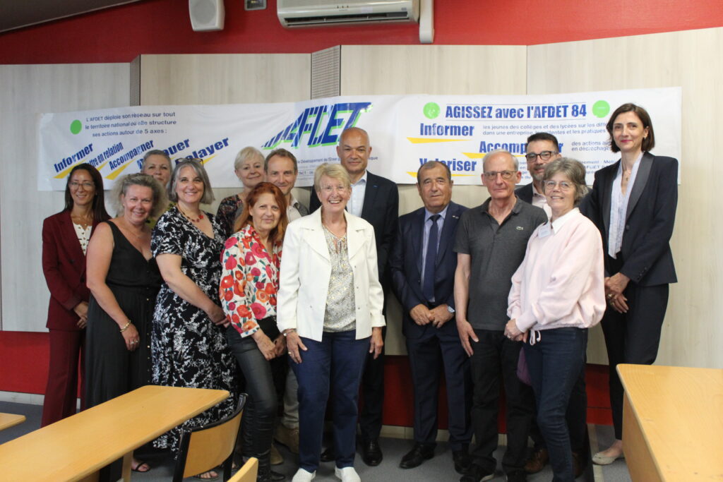 Photo des membres de l'association Française pour le développement de l'Enseignement Technique (AFDET 84) lors de la remise des trophées, qui s'est déroulée dans les locaux de l'IUT d'Avignon Université, le jeudi 5 juin 2025.