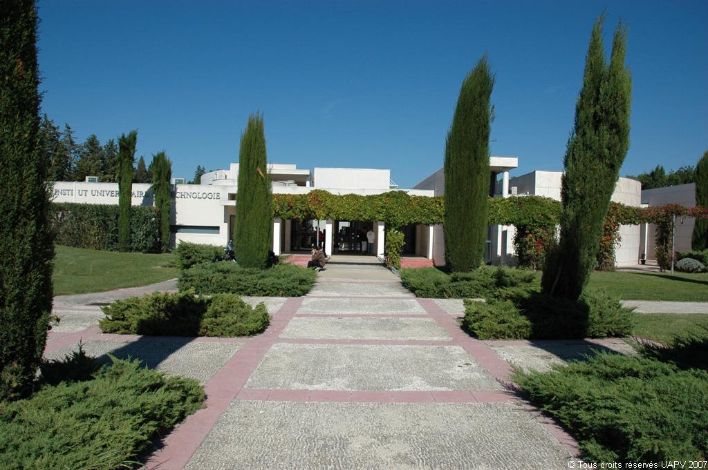 Photo représentant l'IUT d'Avignon Université.